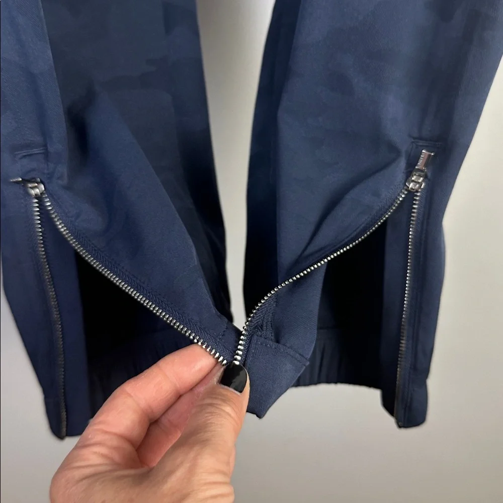 FA23 Athleta Brooklyn Heights Joggers Dress Blue Camo Travel Athleisure Pant 12 - Picture 7 of 16